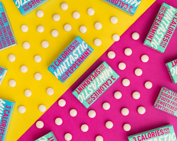 Mintastic sugar-free and vegan mints in peppermint and spearmint - boxes with some mints scattered