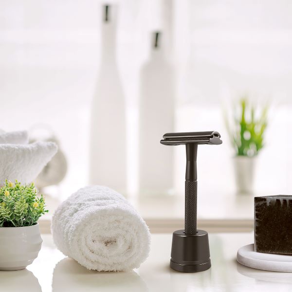 Eco-friendly metal safety razor with stand Black in bathroom