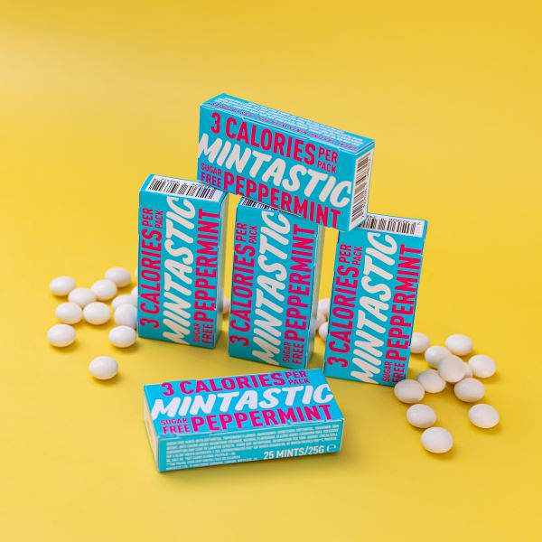 Mintastic sugar-free and vegan mints in peppermint - boxes with some mints scattered