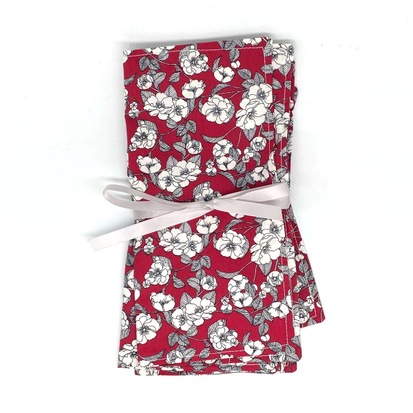 Reusable cotton napkins in Red flowers wrapped in ribbon