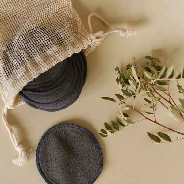 Bamboo and cotton reusable makeup remover pads with mesh wash bag